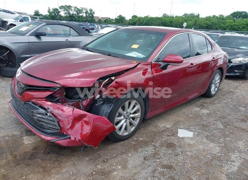 Photo 2 of 2018 Toyota Camry LE (VIN 4T1B11HK8JU506408)