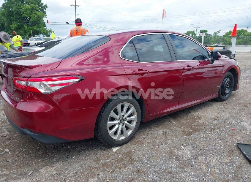 Photo 4 of 2018 Toyota Camry LE (VIN 4T1B11HK8JU506408)