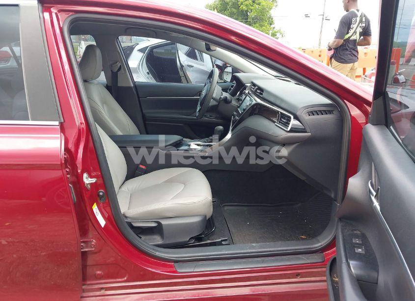 Photo 5 of 2018 Toyota Camry LE (VIN 4T1B11HK8JU506408)