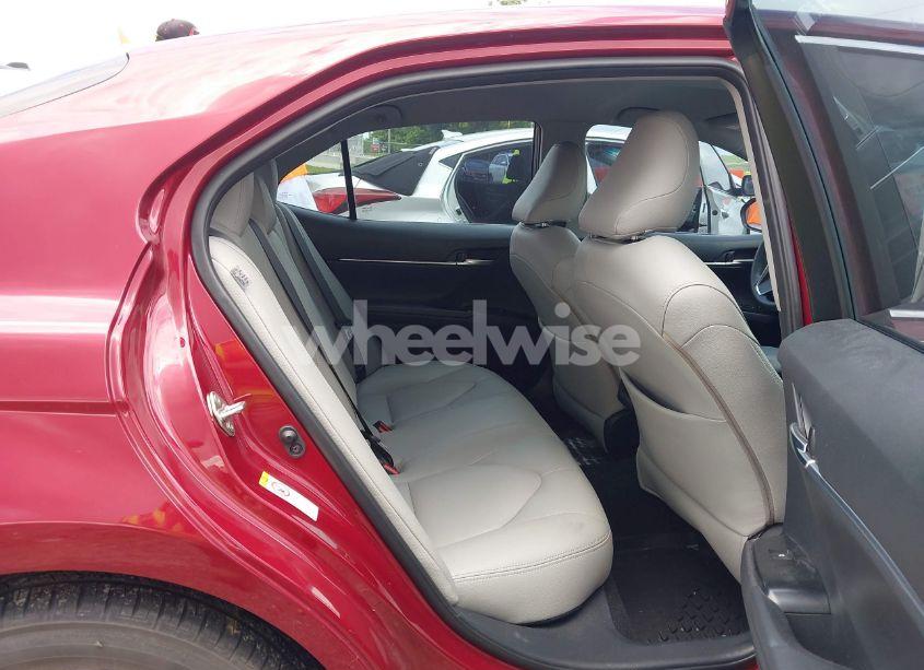 Photo 8 of 2018 Toyota Camry LE (VIN 4T1B11HK8JU506408)