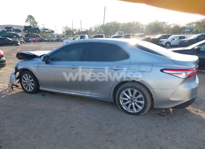 Photo 14 of 2018 Toyota Camry LE (VIN 4T1B11HK8JU508627)