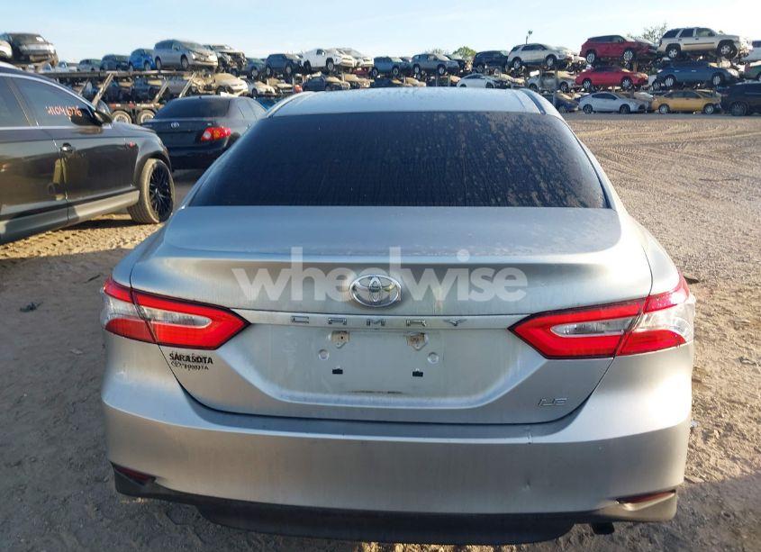 Photo 16 of 2018 Toyota Camry LE (VIN 4T1B11HK8JU508627)