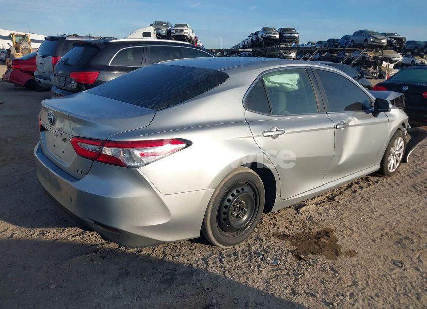 Photo 4 of 2018 Toyota Camry LE (VIN 4T1B11HK8JU508627)