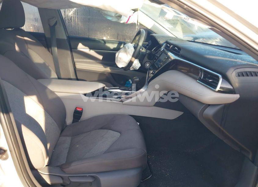 Photo 5 of 2018 Toyota Camry LE (VIN 4T1B11HK8JU508627)