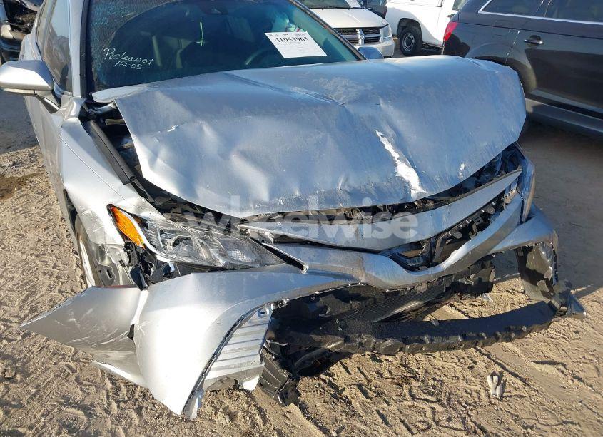 Photo 6 of 2018 Toyota Camry LE (VIN 4T1B11HK8JU508627)