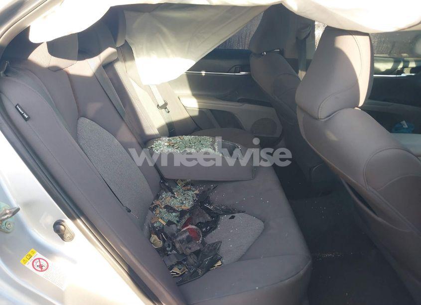 Photo 8 of 2018 Toyota Camry LE (VIN 4T1B11HK8JU508627)