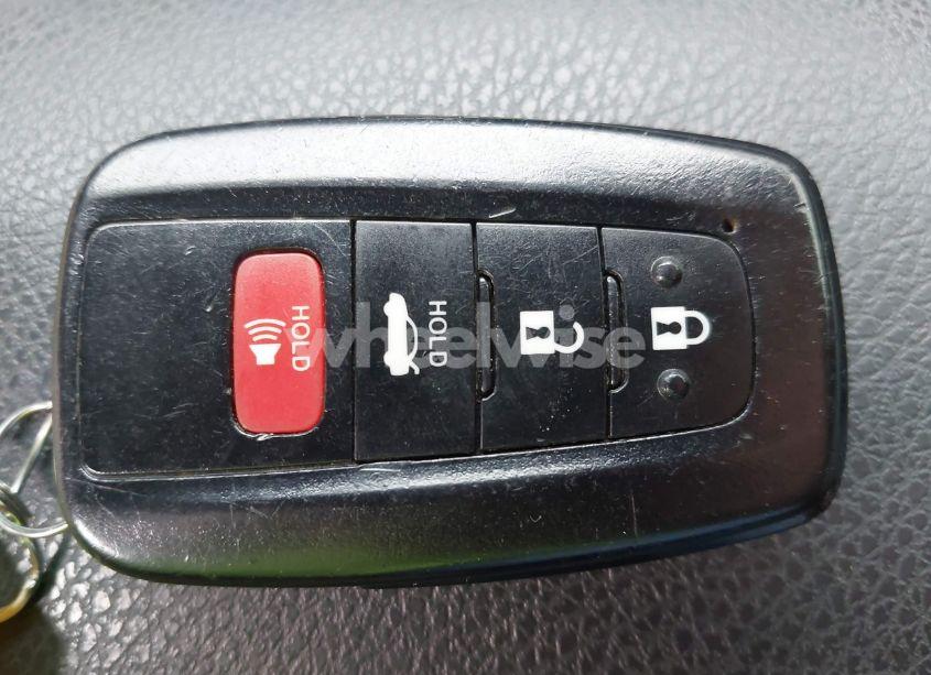 Photo 11 of 2018 Toyota Camry LE (VIN 4T1B11HK8JU511009)