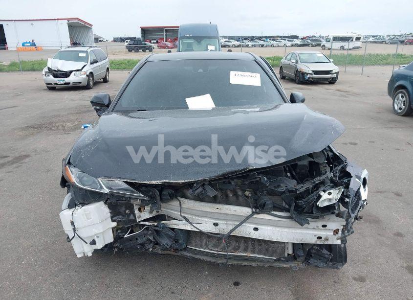 Photo 13 of 2018 Toyota Camry LE (VIN 4T1B11HK8JU511009)