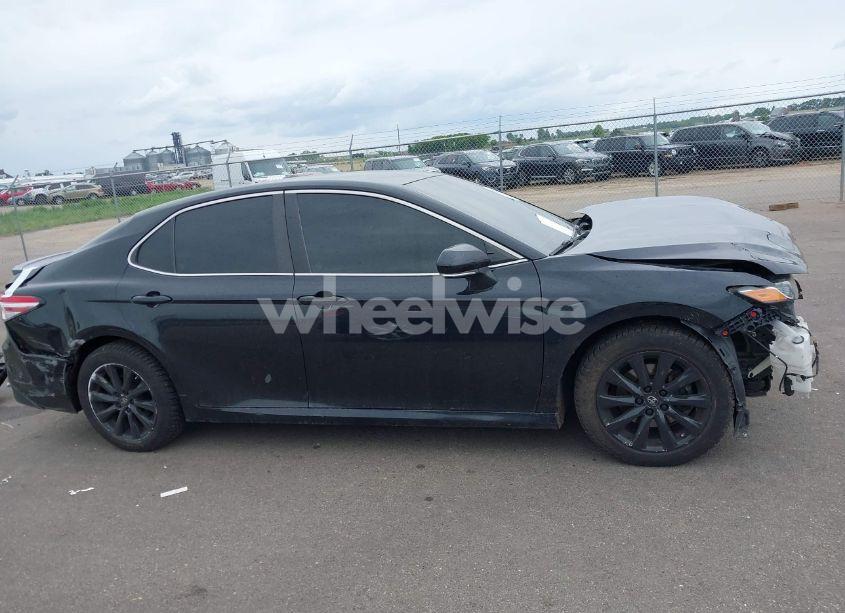 Photo 14 of 2018 Toyota Camry LE (VIN 4T1B11HK8JU511009)