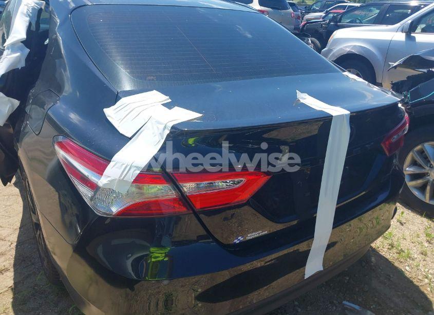 Photo 18 of 2018 Toyota Camry LE (VIN 4T1B11HK8JU511009)