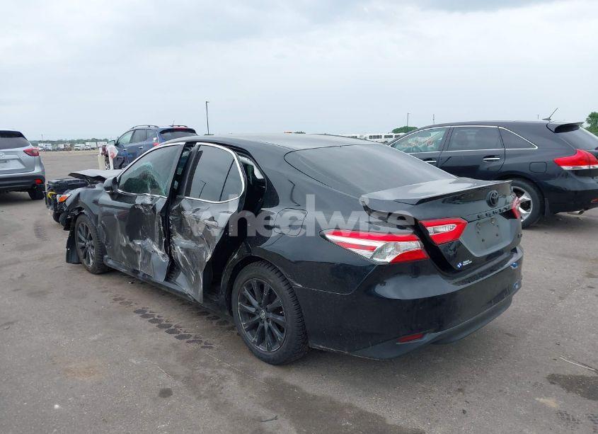 Photo 3 of 2018 Toyota Camry LE (VIN 4T1B11HK8JU511009)