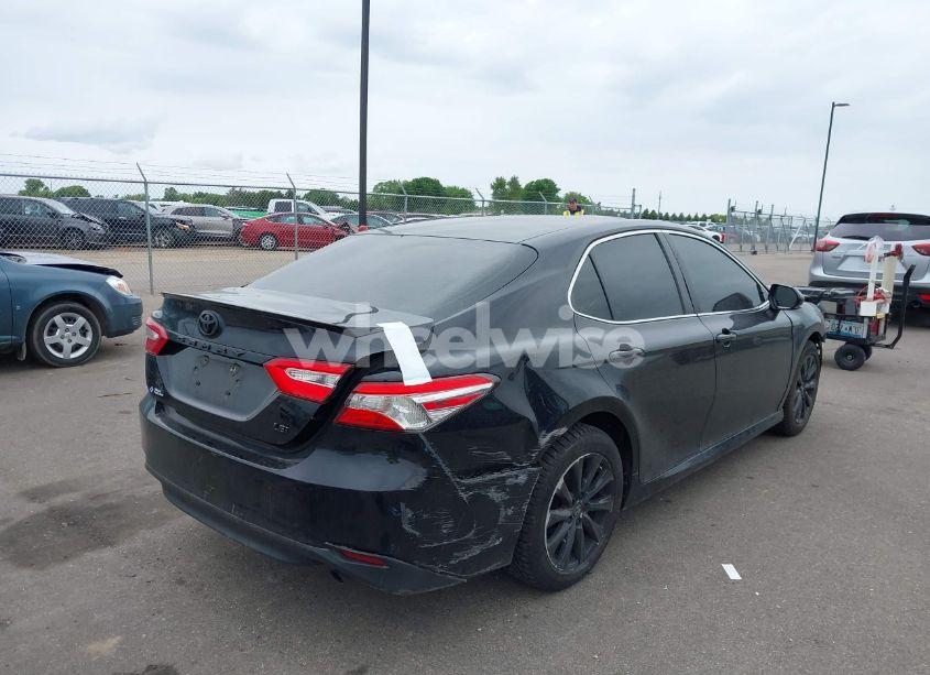 Photo 4 of 2018 Toyota Camry LE (VIN 4T1B11HK8JU511009)