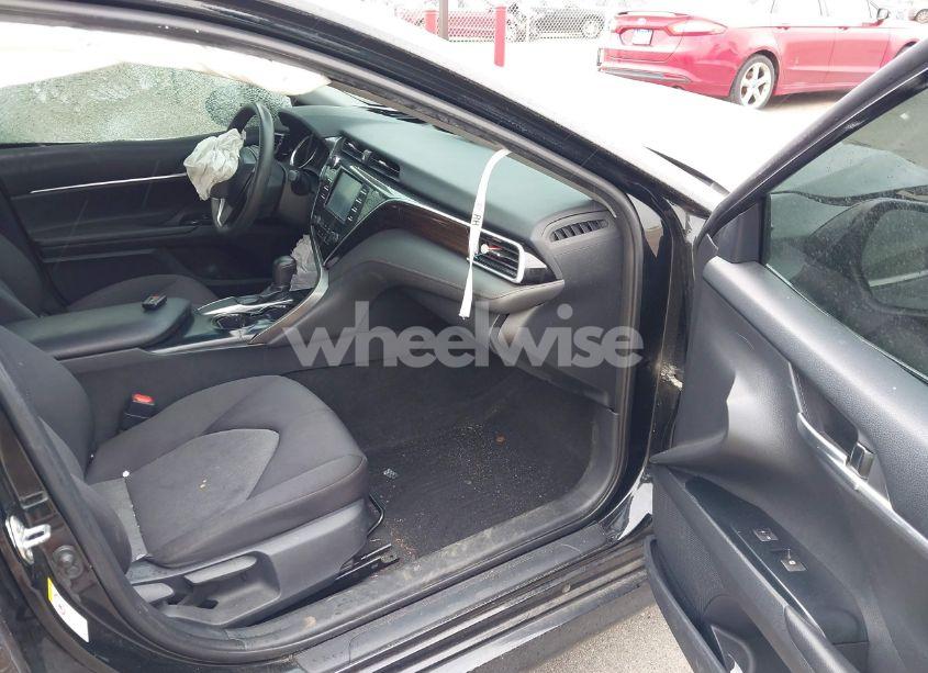 Photo 5 of 2018 Toyota Camry LE (VIN 4T1B11HK8JU511009)