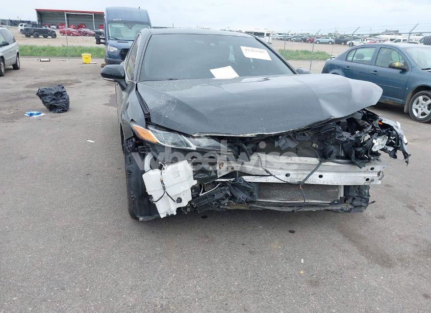 Photo 6 of 2018 Toyota Camry LE (VIN 4T1B11HK8JU511009)