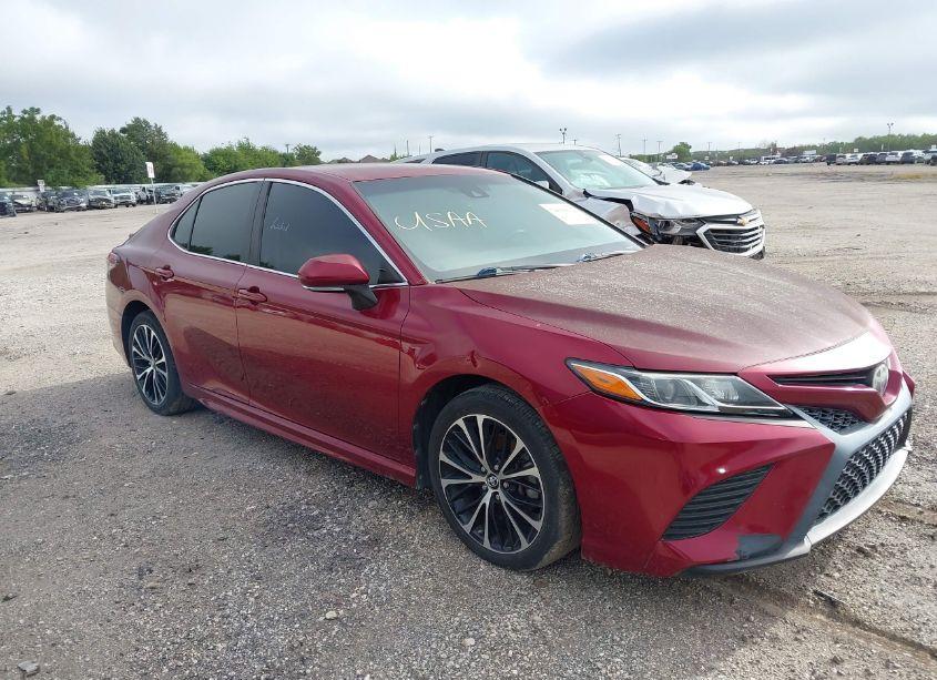 Photo 13 of 2018 Toyota Camry SE (VIN 4T1B11HK8JU512015)