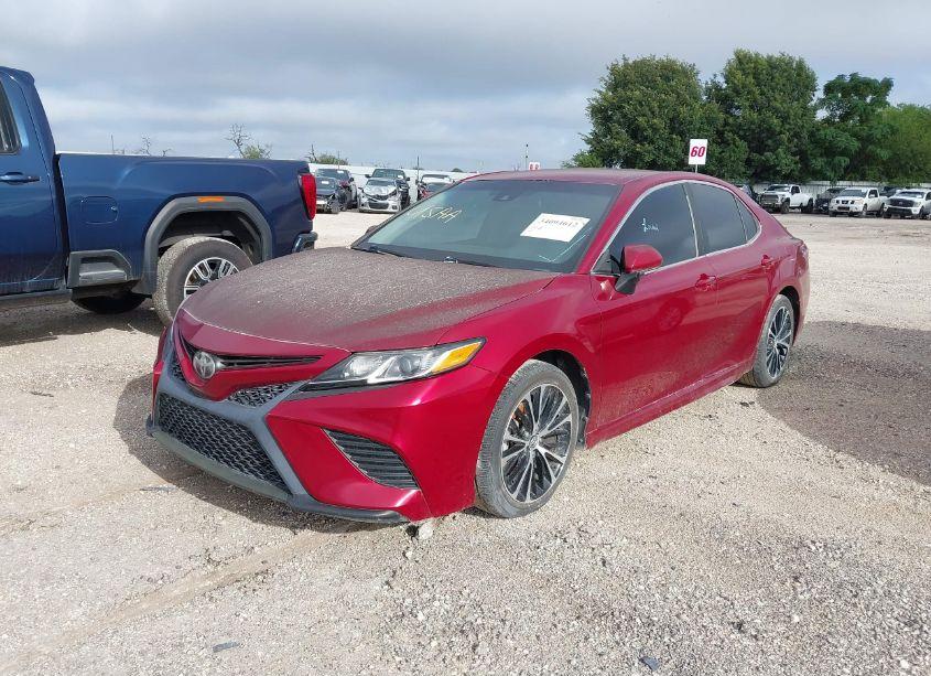 Photo 2 of 2018 Toyota Camry SE (VIN 4T1B11HK8JU512015)