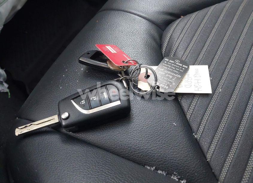 Photo 11 of 2018 Toyota Camry SE (VIN 4T1B11HK8JU521359)