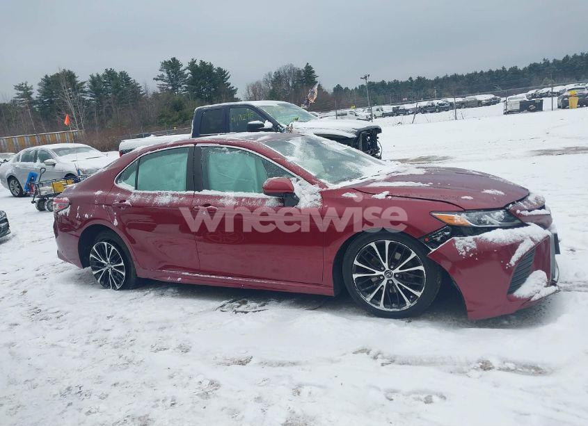 Photo 13 of 2018 Toyota Camry SE (VIN 4T1B11HK8JU521359)