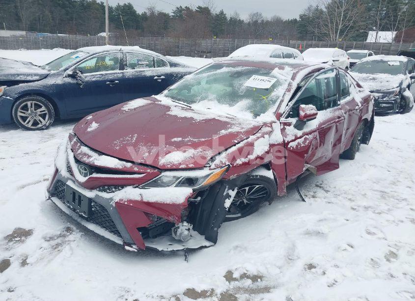 Photo 2 of 2018 Toyota Camry SE (VIN 4T1B11HK8JU521359)
