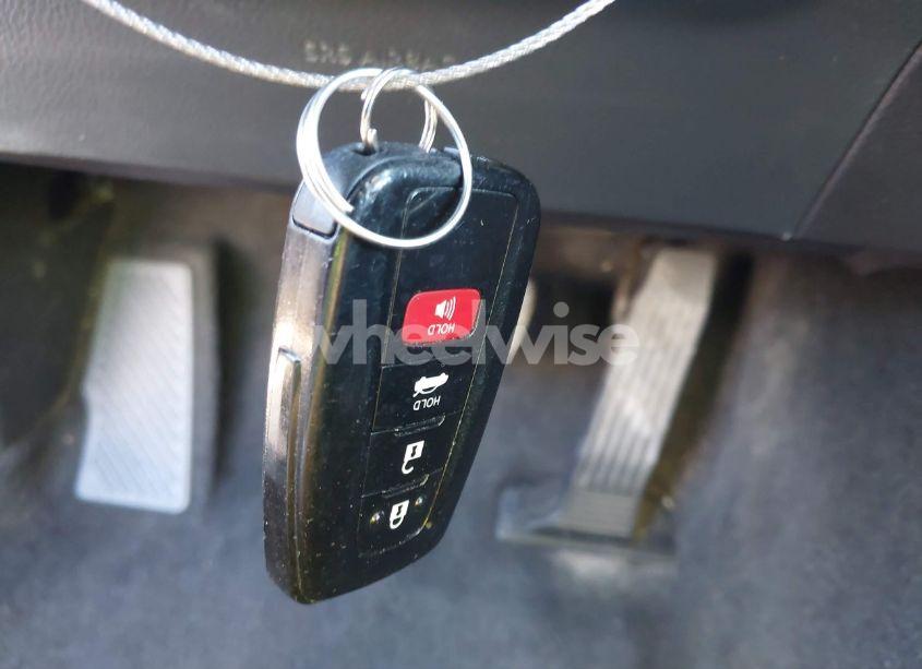 Photo 11 of 2018 Toyota Camry XLE (VIN 4T1B11HK8JU528182)