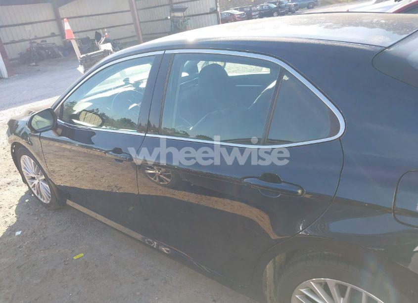 Photo 15 of 2018 Toyota Camry XLE (VIN 4T1B11HK8JU528182)