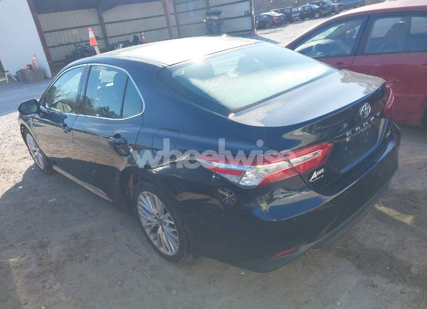 Photo 3 of 2018 Toyota Camry XLE (VIN 4T1B11HK8JU528182)