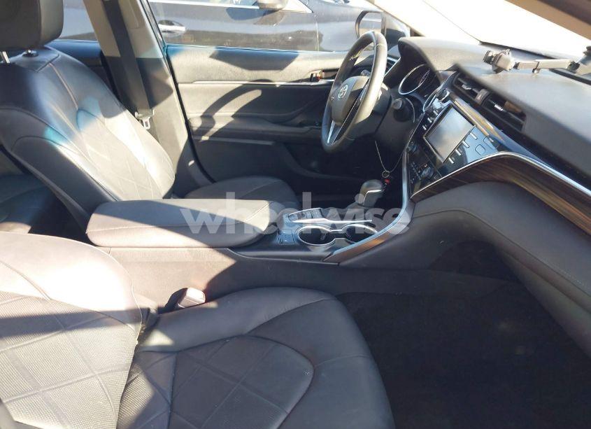 Photo 5 of 2018 Toyota Camry XLE (VIN 4T1B11HK8JU528182)