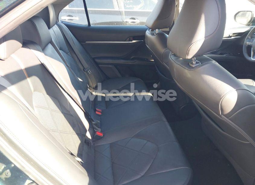 Photo 8 of 2018 Toyota Camry XLE (VIN 4T1B11HK8JU528182)