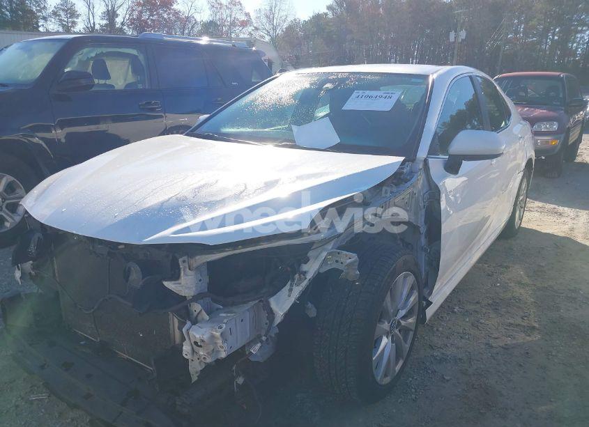 Photo 2 of 2018 Toyota Camry LE (VIN 4T1B11HK8JU545578)