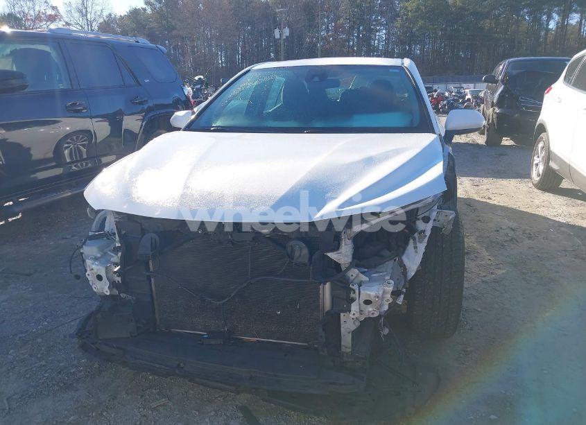 Photo 6 of 2018 Toyota Camry LE (VIN 4T1B11HK8JU545578)