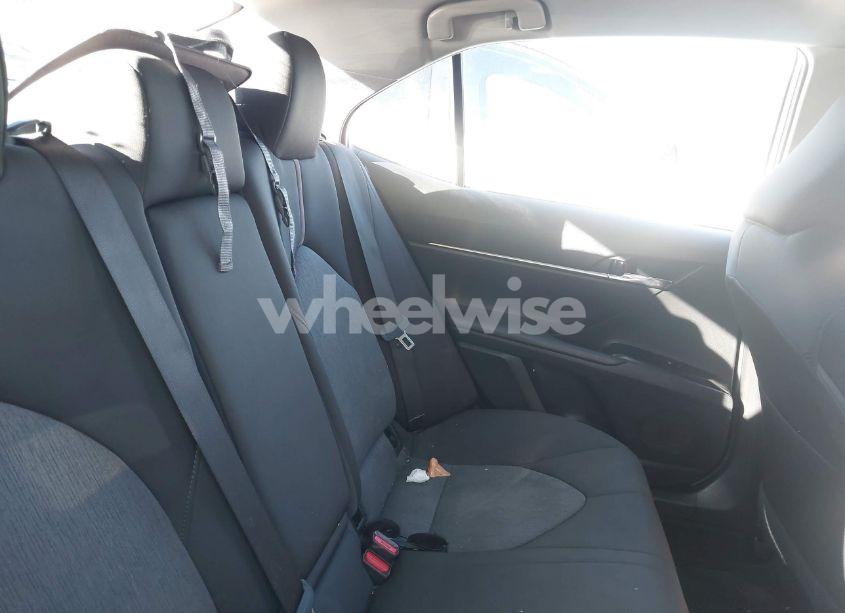 Photo 8 of 2018 Toyota Camry LE (VIN 4T1B11HK8JU545578)