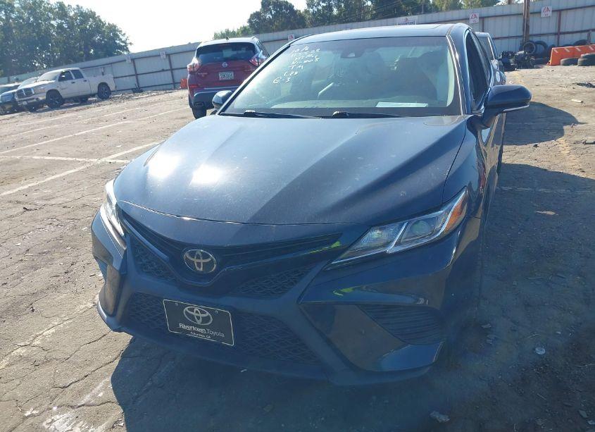 Photo 12 of 2018 Toyota Camry SE (VIN 4T1B11HK8JU551008)
