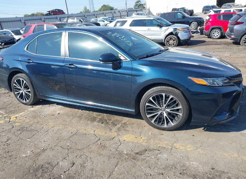 Photo 13 of 2018 Toyota Camry SE (VIN 4T1B11HK8JU551008)