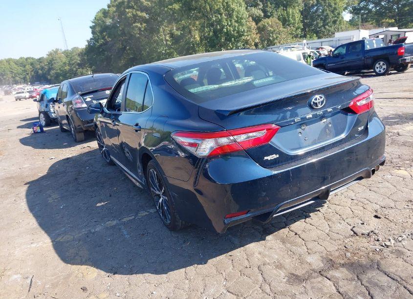 Photo 3 of 2018 Toyota Camry SE (VIN 4T1B11HK8JU551008)