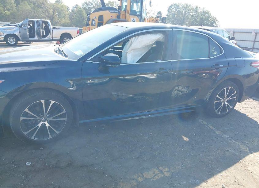 Photo 6 of 2018 Toyota Camry SE (VIN 4T1B11HK8JU551008)