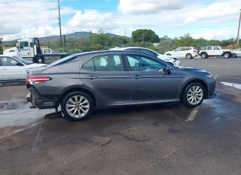 Photo 14 of 2018 Toyota Camry LE (VIN 4T1B11HK8JU556273)