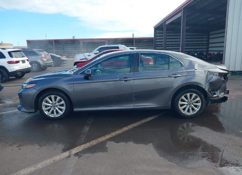 Photo 15 of 2018 Toyota Camry LE (VIN 4T1B11HK8JU556273)