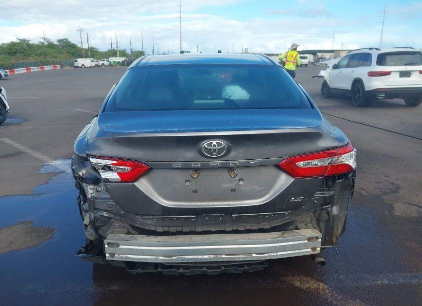 Photo 17 of 2018 Toyota Camry LE (VIN 4T1B11HK8JU556273)