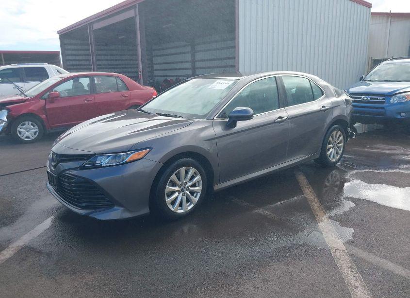 Photo 2 of 2018 Toyota Camry LE (VIN 4T1B11HK8JU556273)