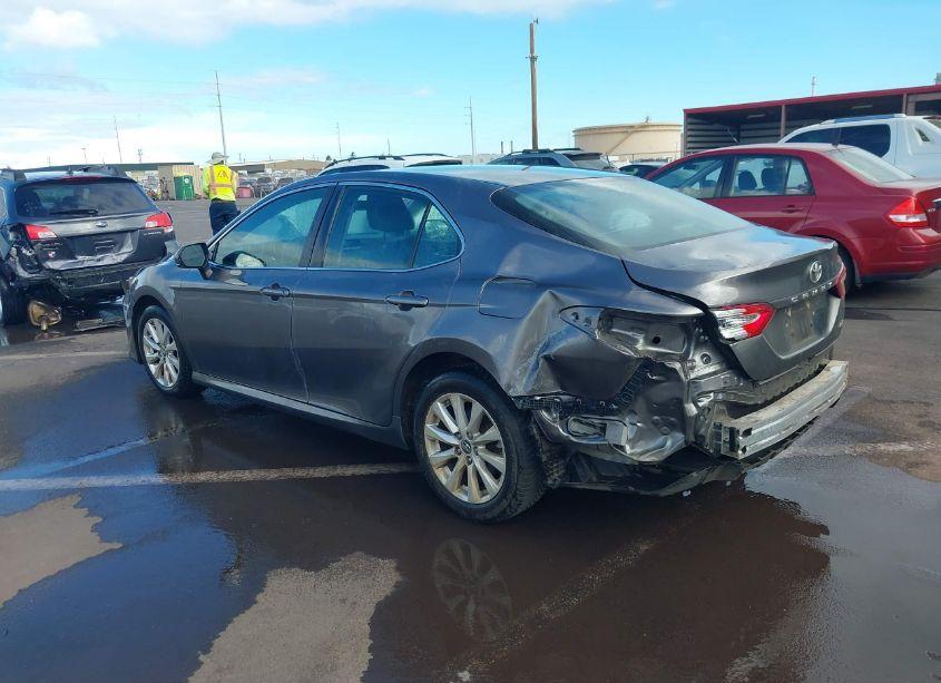 Photo 3 of 2018 Toyota Camry LE (VIN 4T1B11HK8JU556273)