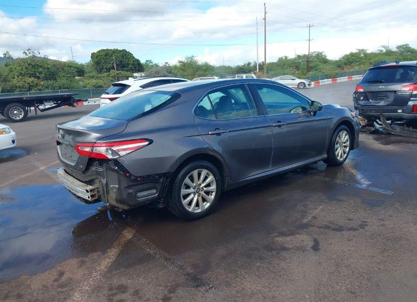 Photo 4 of 2018 Toyota Camry LE (VIN 4T1B11HK8JU556273)