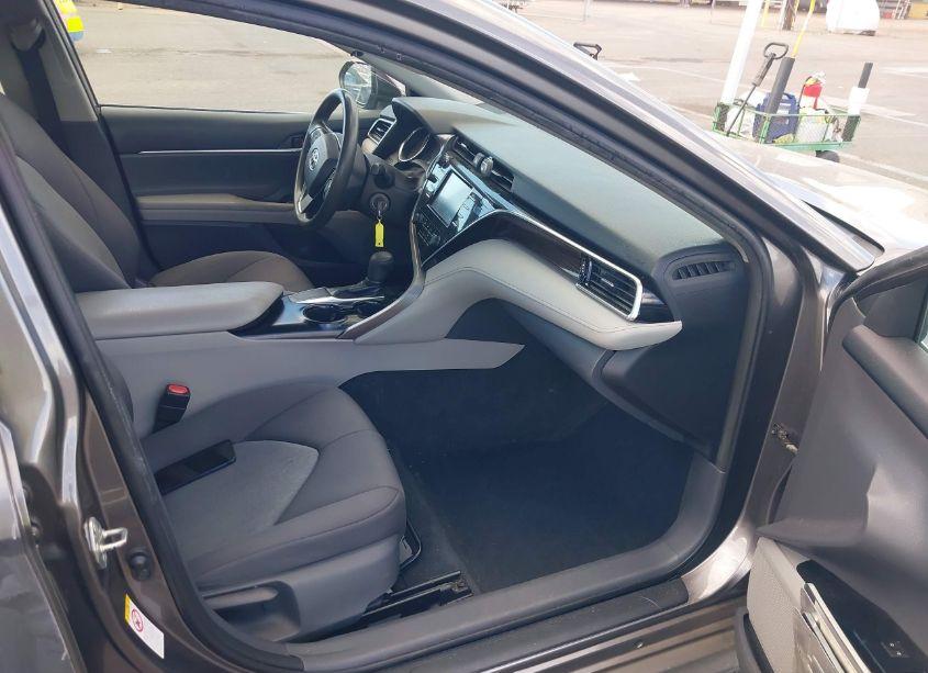 Photo 5 of 2018 Toyota Camry LE (VIN 4T1B11HK8JU556273)