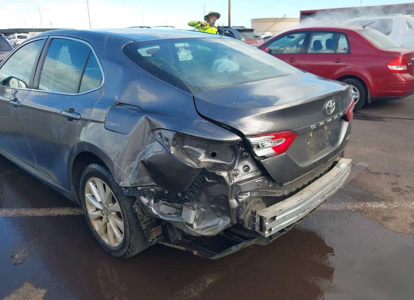 Photo 6 of 2018 Toyota Camry LE (VIN 4T1B11HK8JU556273)