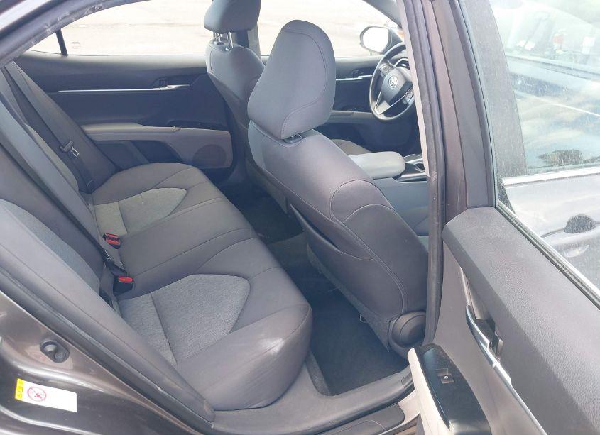 Photo 8 of 2018 Toyota Camry LE (VIN 4T1B11HK8JU556273)