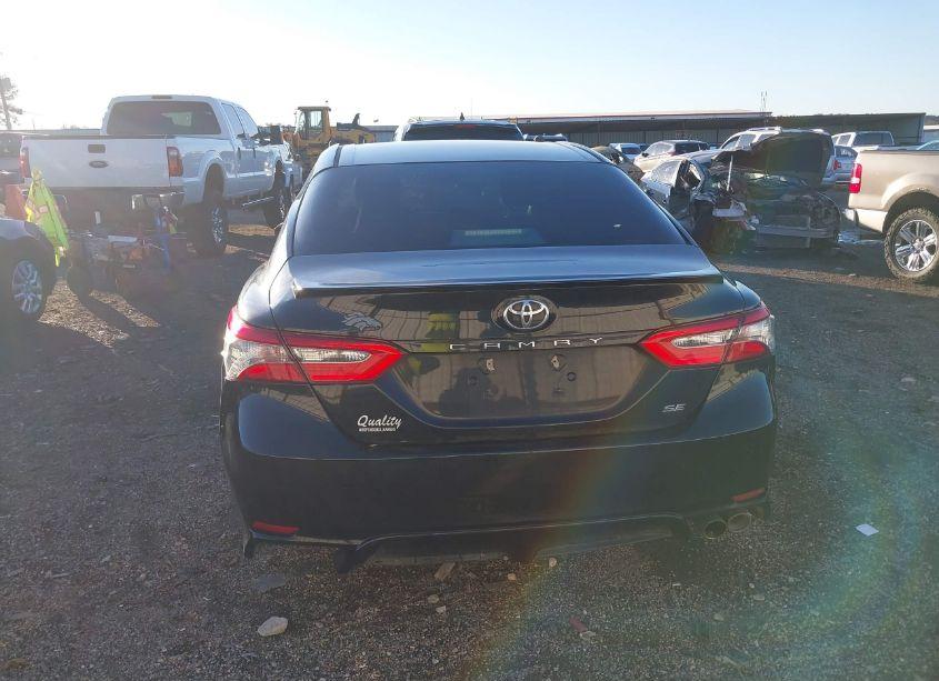 Photo 16 of 2018 Toyota Camry SE (VIN 4T1B11HK8JU561327)
