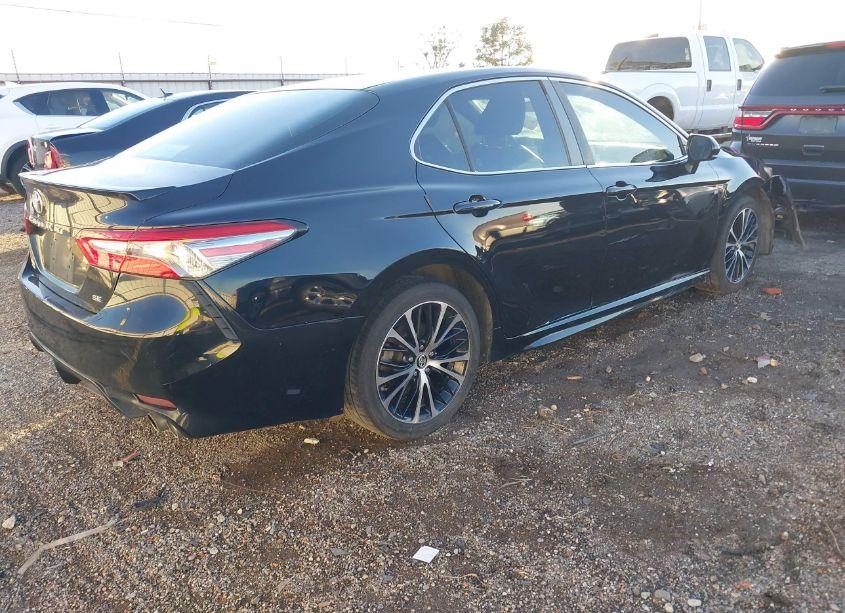 Photo 4 of 2018 Toyota Camry SE (VIN 4T1B11HK8JU561327)