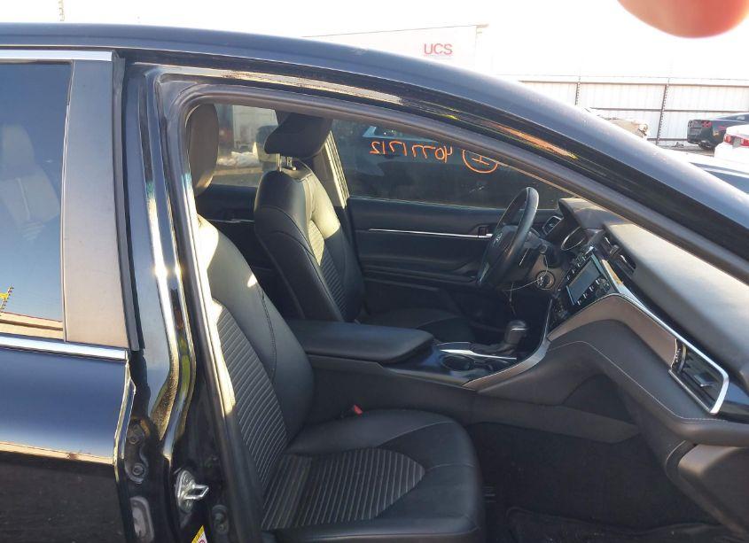 Photo 5 of 2018 Toyota Camry SE (VIN 4T1B11HK8JU561327)