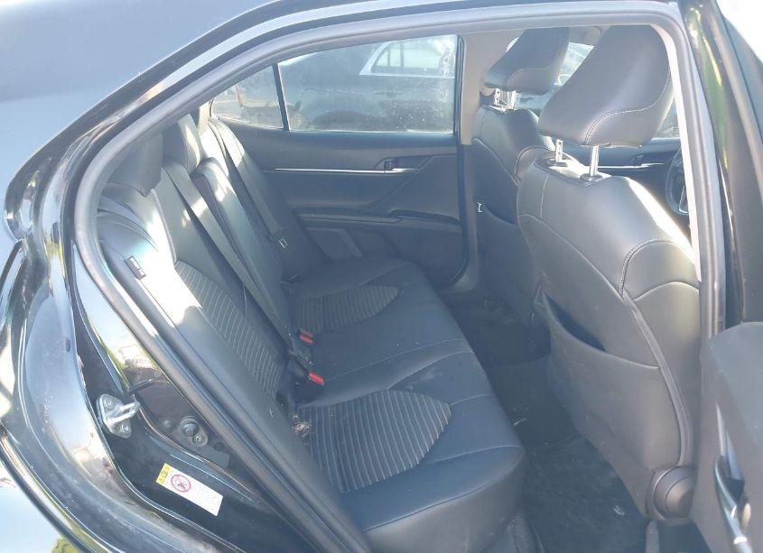 Photo 8 of 2018 Toyota Camry SE (VIN 4T1B11HK8JU561327)