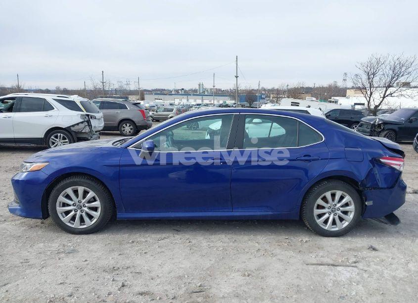 Photo 14 of 2018 Toyota Camry LE (VIN 4T1B11HK8JU566155)