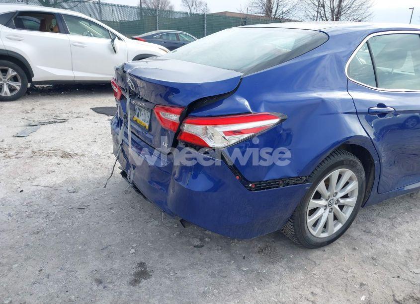 Photo 17 of 2018 Toyota Camry LE (VIN 4T1B11HK8JU566155)